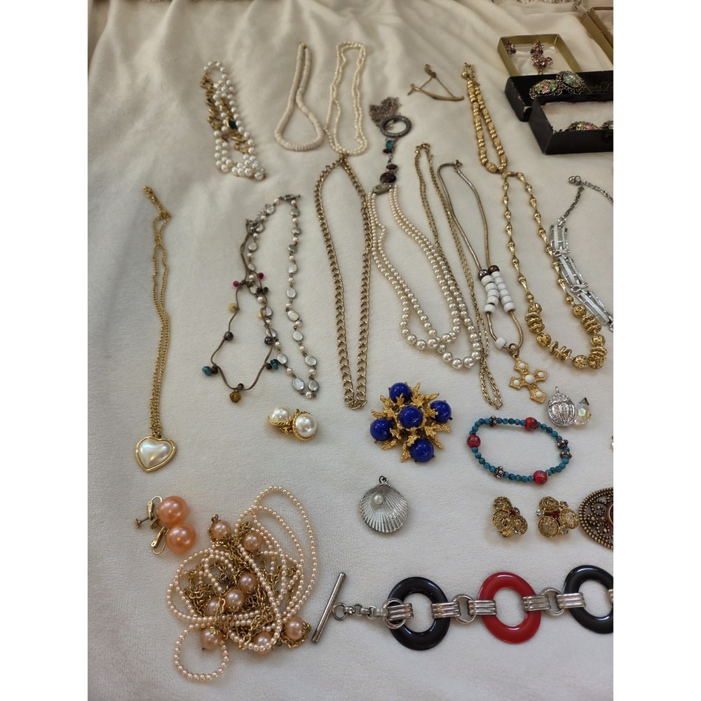 huge vintage estate jewelry lot - Picture 8 of 15